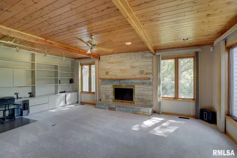 Living - 100 S Quail Walk Rd, Macomb, IL 61455 photo 3 of 5