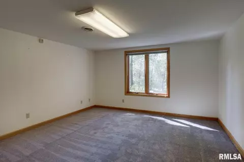 Bedroom - 100 S Quail Walk Rd, Macomb, IL 61455 photo 9 of 9