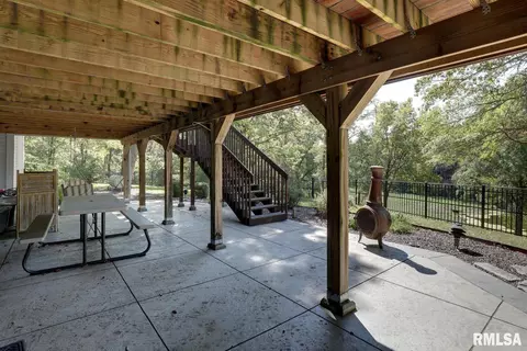 Exterior - 100 S Quail Walk Rd, Macomb, IL 61455 photo 8 of 14