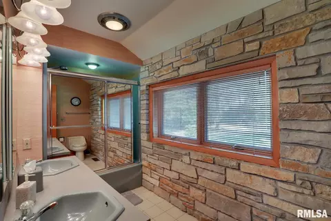 Bath - 100 S Quail Walk Rd, Macomb, IL 61455 photo 5 of 5