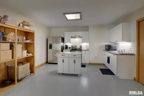 Kitchen - 100 S Quail Walk Rd, Macomb, IL 61455 photo 3 of 3