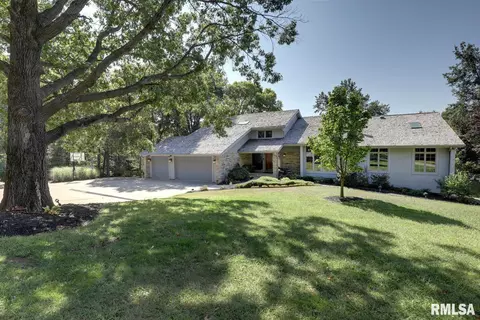 100 S Quail Walk Rd, Macomb, IL 61455