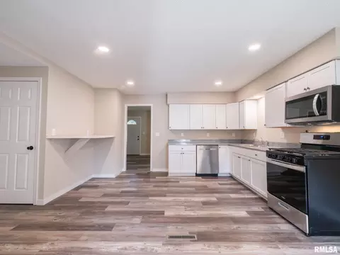 1350 E Chestnut St, Canton, IL 61520 photo 8