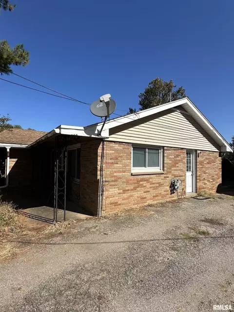 1130 Sunset Dr, East Peoria, IL 61611
