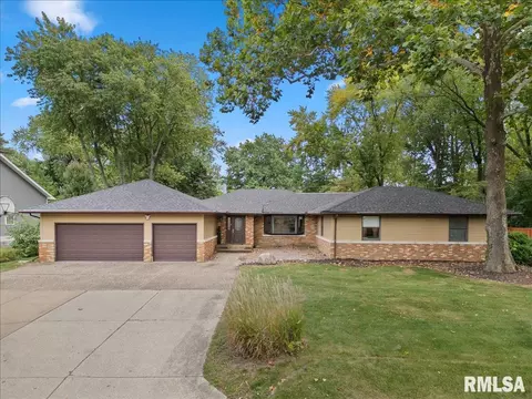 468 E High Point Dr, Peoria, IL 61614