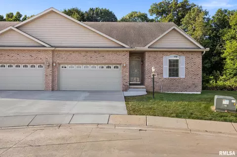 6500 N Queen Frances Ln, Peoria, IL 61615