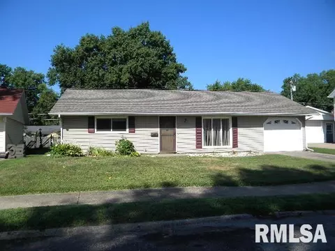 1705 Parish Ave, Pekin, IL 61554