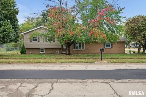 911 N Bradley Ave, Chillicothe, IL 61523