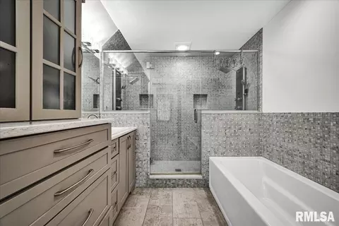 Bath - 9517 W Whittingham Pt, Mapleton, IL 61547 photo 4 of 6