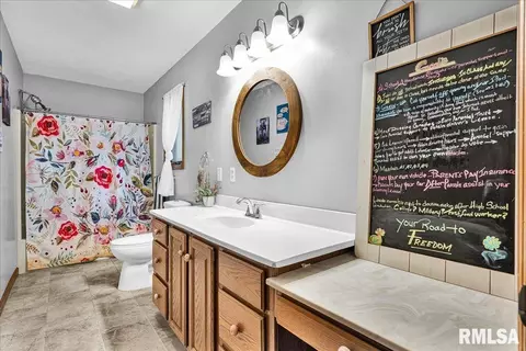 Bath - 9517 W Whittingham Pt, Mapleton, IL 61547 photo 2 of 6