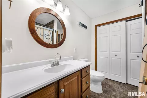 Bath - 9517 W Whittingham Pt, Mapleton, IL 61547 photo 1 of 6