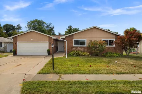 107 Chestnut Dr, Morton, IL 61550