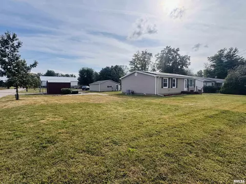 Exterior - 1625 E Murray St, Macomb, IL 61455 photo 1 of 7