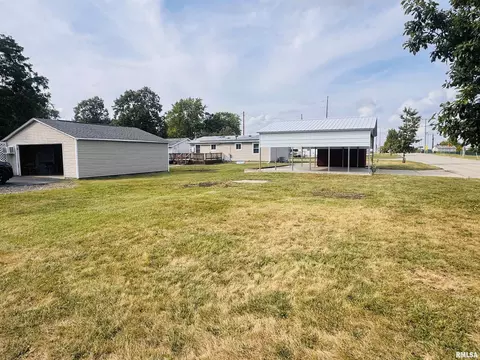 Exterior - 1625 E Murray St, Macomb, IL 61455 photo 5 of 7
