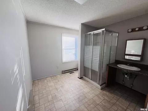 Bath - 1625 E Murray St, Macomb, IL 61455 photo 2 of 3