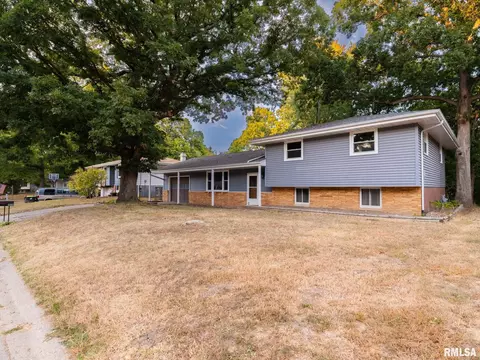 404 Rainbow Dr, Creve Coeur, IL 61610