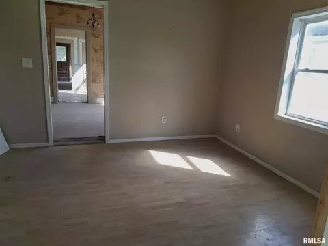 Living - 624 S Main St, Canton, IL 61520 photo 3 of 5