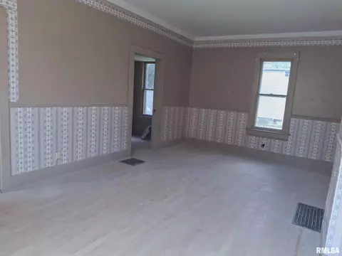 Living - 624 S Main St, Canton, IL 61520 photo 1 of 5