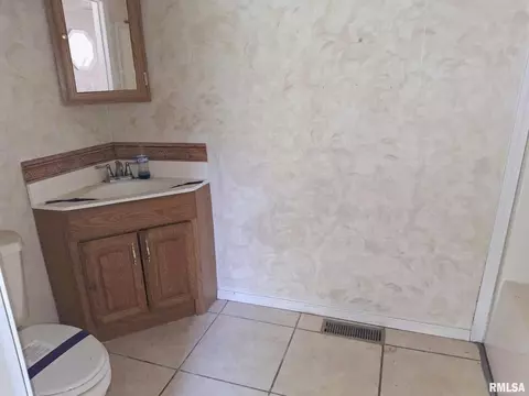 Bath - 624 S Main St, Canton, IL 61520 photo 3 of 4
