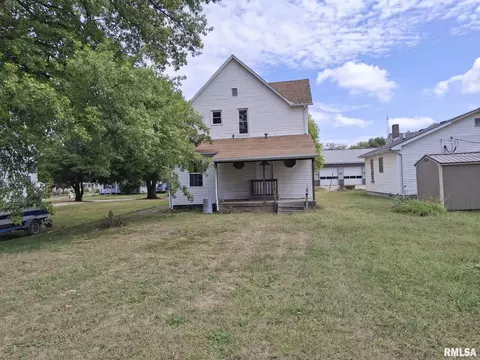 Exterior - 624 S Main St, Canton, IL 61520 photo 2 of 2