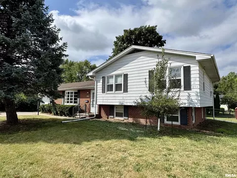 146 Holden Ter, Macomb, IL 61455 photo 4
