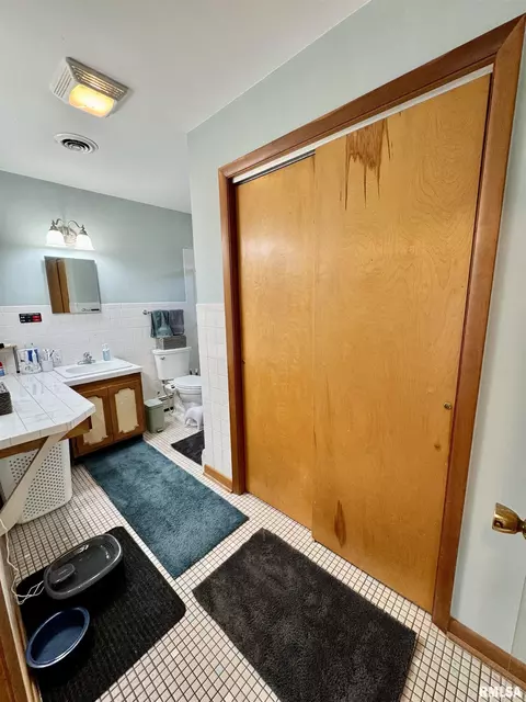 146 Holden Ter, Macomb, IL 61455 photo 25