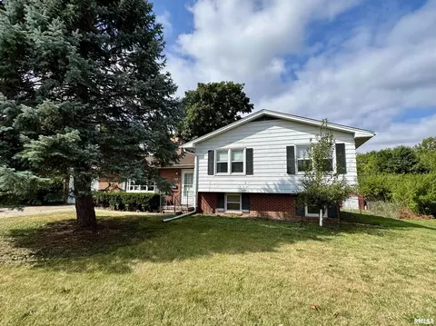 146 Holden Ter, Macomb, IL 61455 photo 3