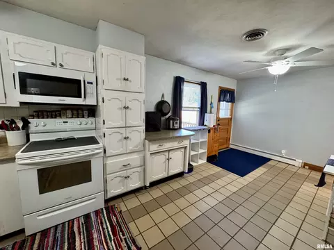 146 Holden Ter, Macomb, IL 61455 photo 12