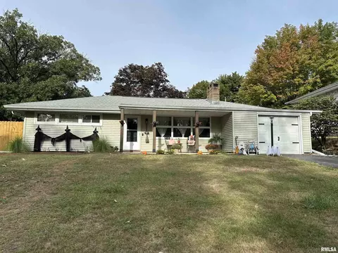 840 Ravine Ct, Canton, IL 61520