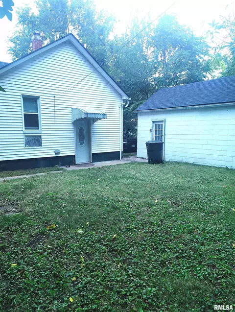 Exterior - 620 E Ash St, Canton, IL 61520 photo 1 of 3
