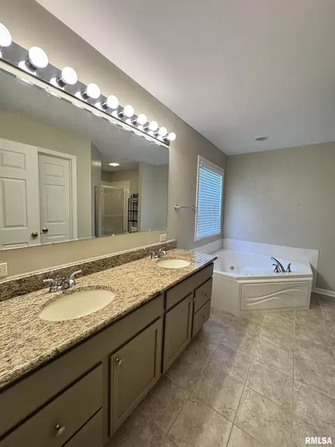 1306 Grand Ave, Macomb, IL 61455 photo 9