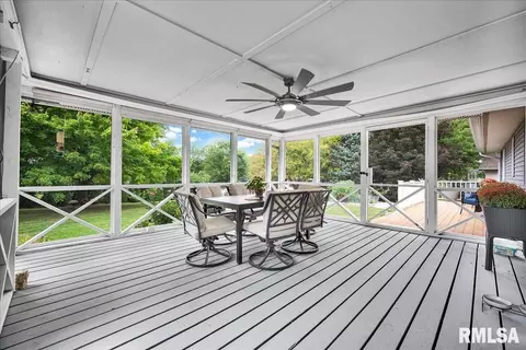 Exterior - 306 Arbor Vitae Dr, Germantown Hills, IL 61548 photo 3 of 9