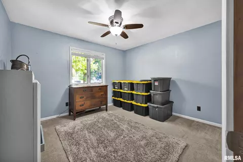 Bedroom - 306 Arbor Vitae Dr, Germantown Hills, IL 61548 photo 3 of 6