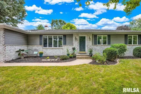 Exterior - 306 Arbor Vitae Dr, Germantown Hills, IL 61548 photo 2 of 9
