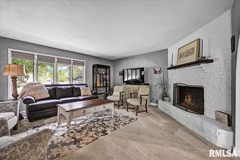 Living - 306 Arbor Vitae Dr, Germantown Hills, IL 61548 photo 1 of 3