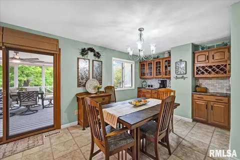 Dining - 306 Arbor Vitae Dr, Germantown Hills, IL 61548 photo 1 of 1