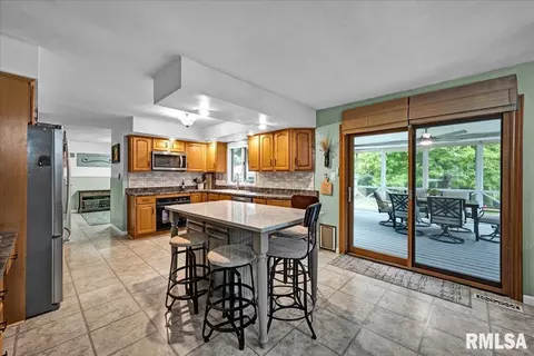Kitchen - 306 Arbor Vitae Dr, Germantown Hills, IL 61548 photo 1 of 5