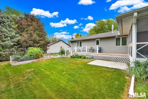 Exterior - 306 Arbor Vitae Dr, Germantown Hills, IL 61548 photo 9 of 9