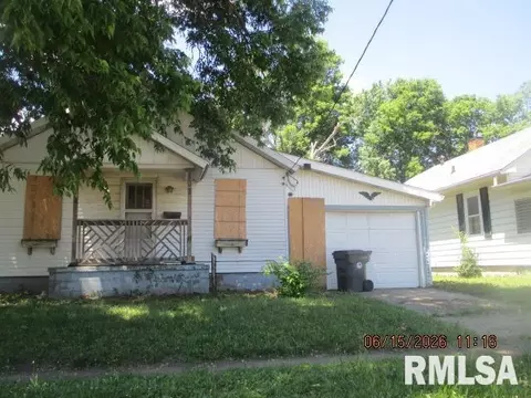 807 S 13th St, Pekin, IL 61554
