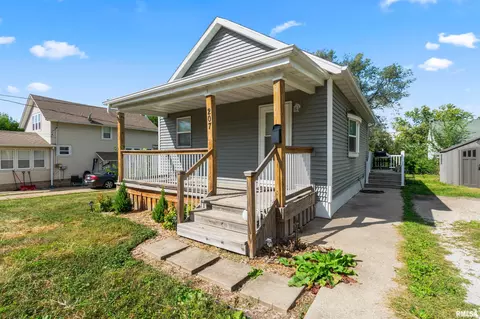 207 Packard St, Bloomington, IL 61701