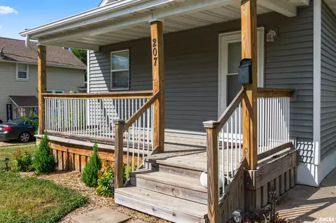 Exterior - 207 Packard St, Bloomington, IL 61701 photo 1 of 3