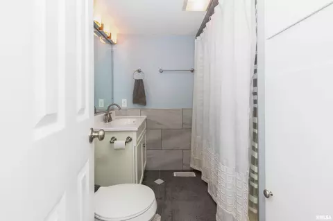 Bath - 207 Packard St, Bloomington, IL 61701 photo 1 of 1