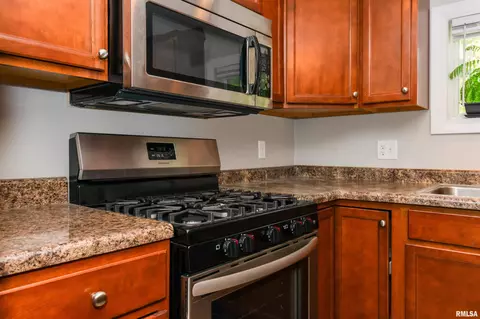 Kitchen - 207 Packard St, Bloomington, IL 61701 photo 2 of 4
