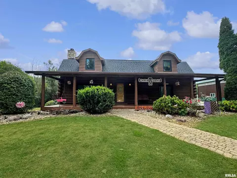 322 Schulzki Ln, East Peoria, IL 61611