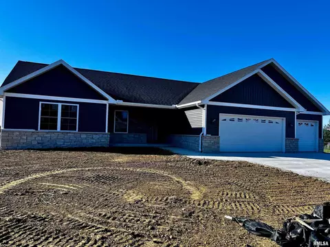 305 Conaghan Dr, Groveland, IL 61535