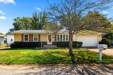 106 Field Grove Rd, East Peoria, IL 61611