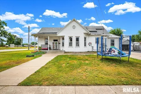 704 S Main St, Lewistown, IL 61542