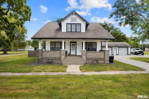102 N 1st St, Secor, IL 61771