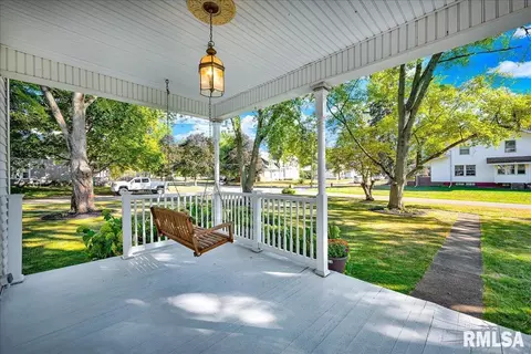 801 W 3rd St, Delavan, IL 61734 photo 2