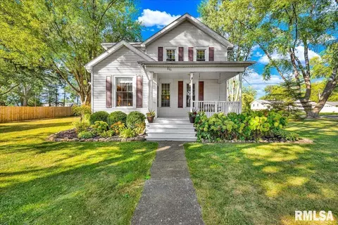 801 W 3rd St, Delavan, IL 61734